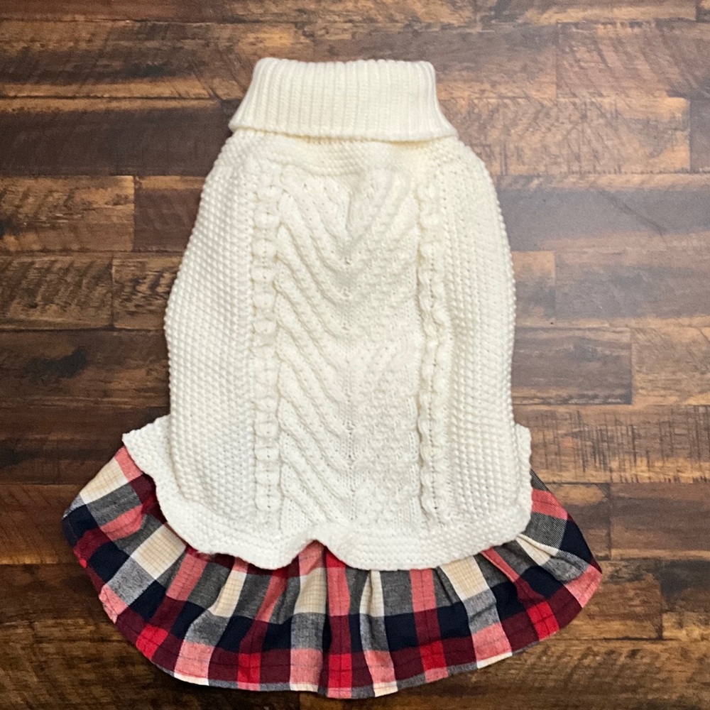 Nicole Miller SZ medium Cream Knit Dog Sweater with Plaid Skirt